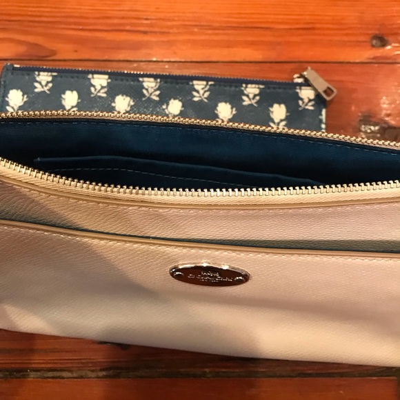 Rare Coach Wristlet with removable wallet - Picture 6 of 10